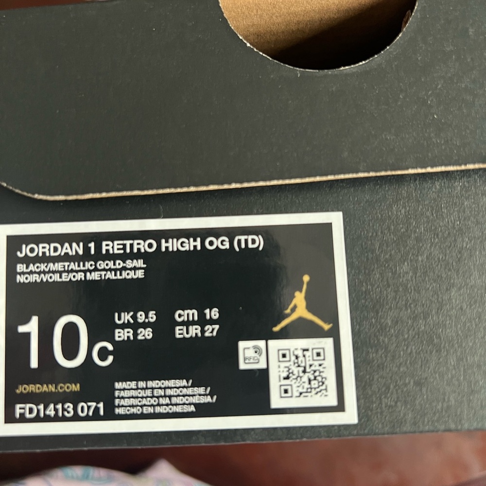 Jordan Kids Black and Gold Sneakers - Picture 3 of 3